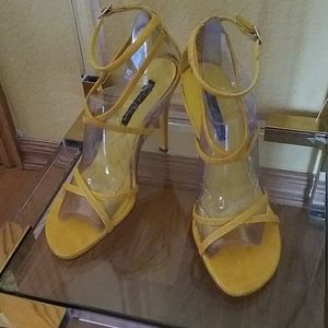 Michael Antonio Yellow Crisscross High Heeled San